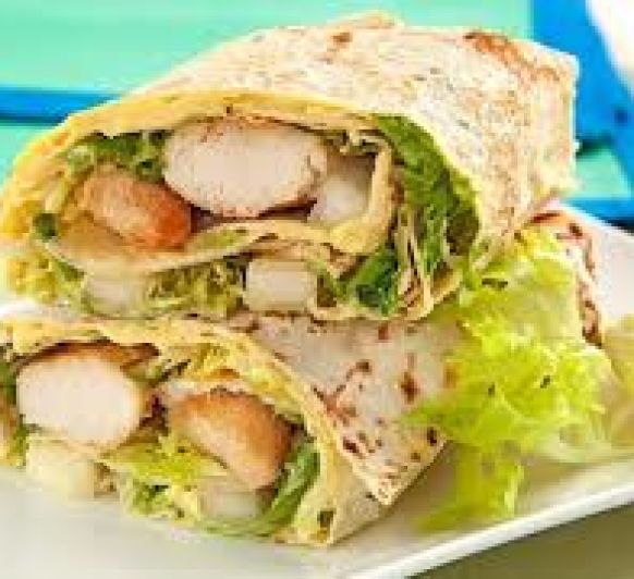 wraps de pollo con salsa barbacoa y piña.